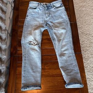 Evereve Slim Light Blue Distressed women’s  Jeans